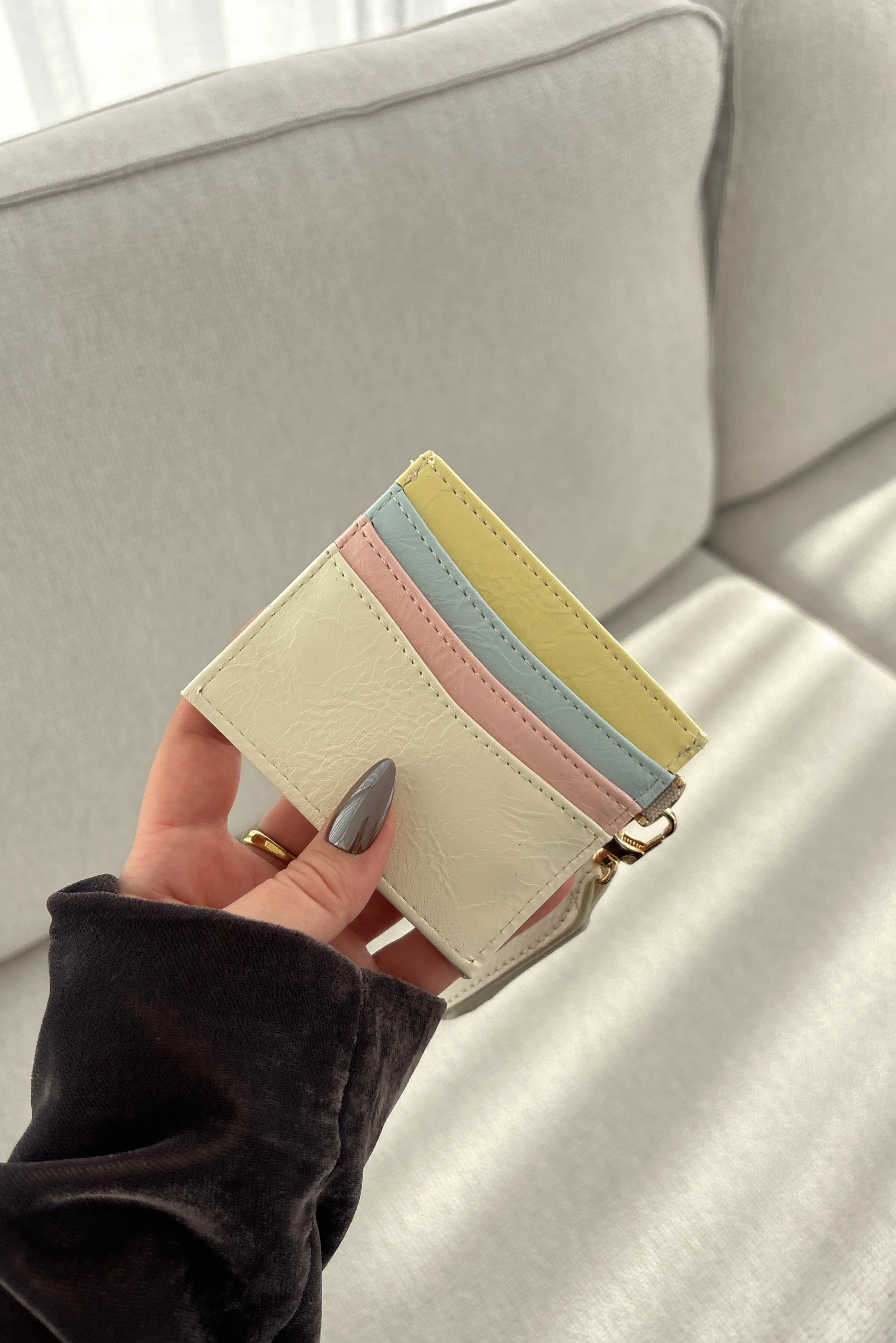 Fiyonk Detaylı Parlak Suni Deri Kartlık