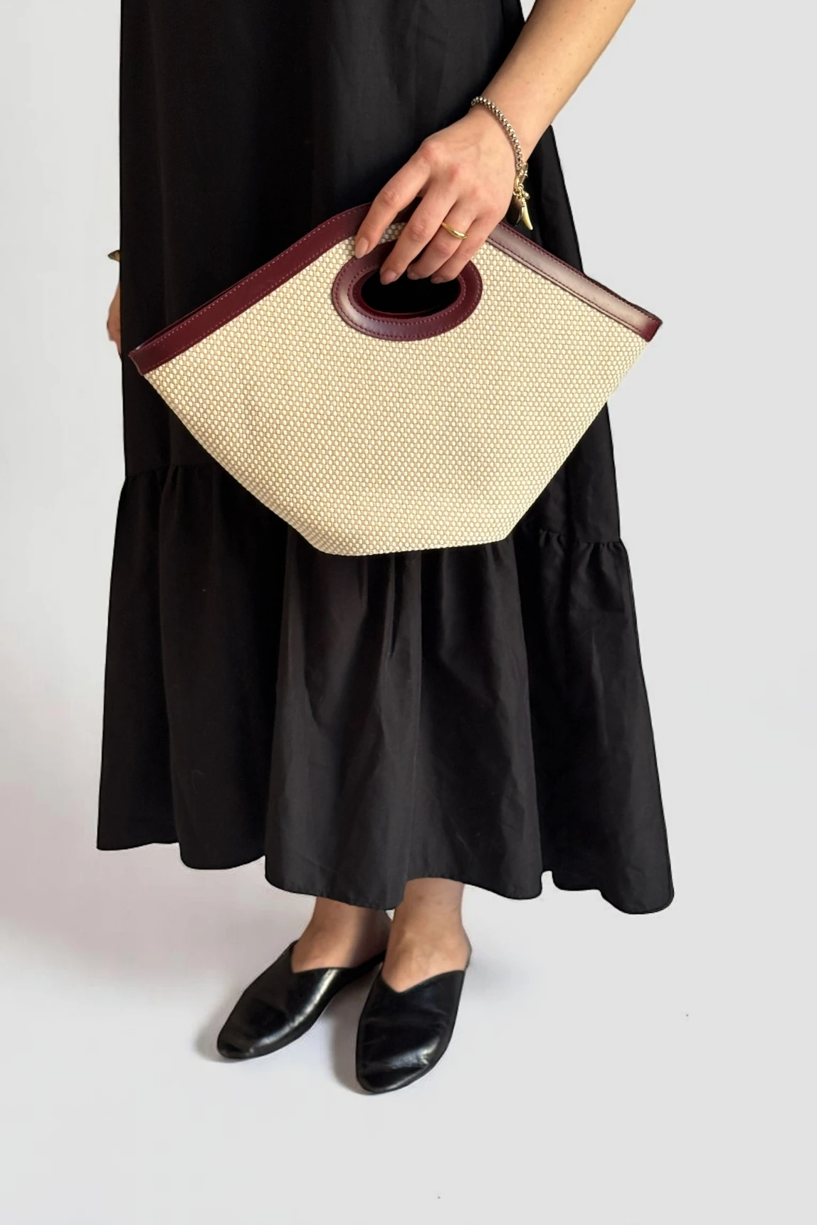 Sandra Kanvas Çapraz Askılı El Çantası