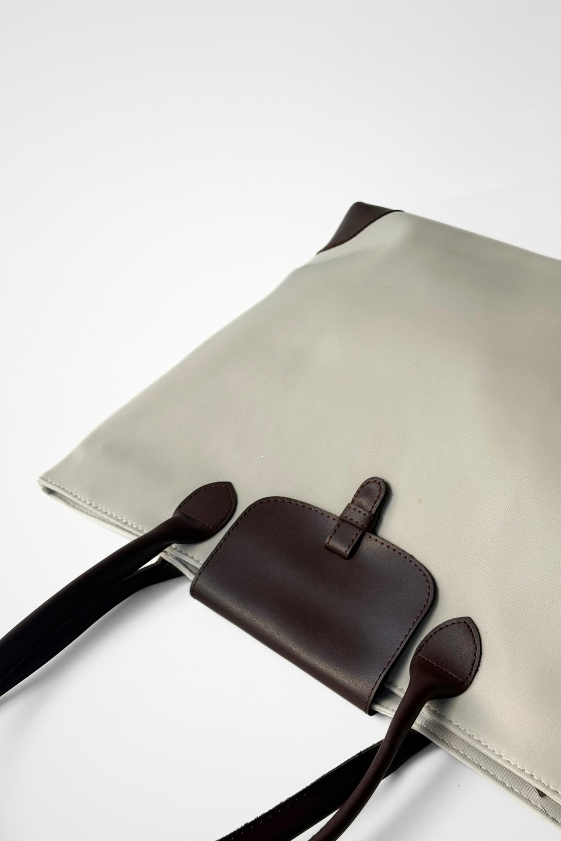 Capri Kapak Detaylı Shopper Çanta