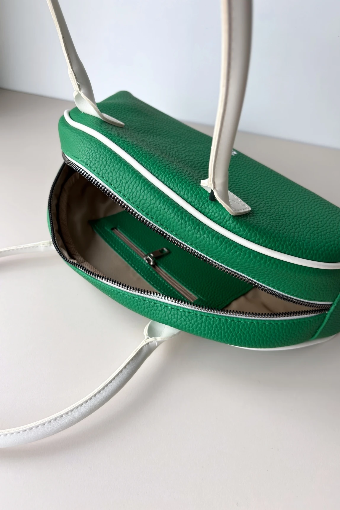 Brianna Spor Model Nakış Detaylı Suni Deri Omuz Çantası