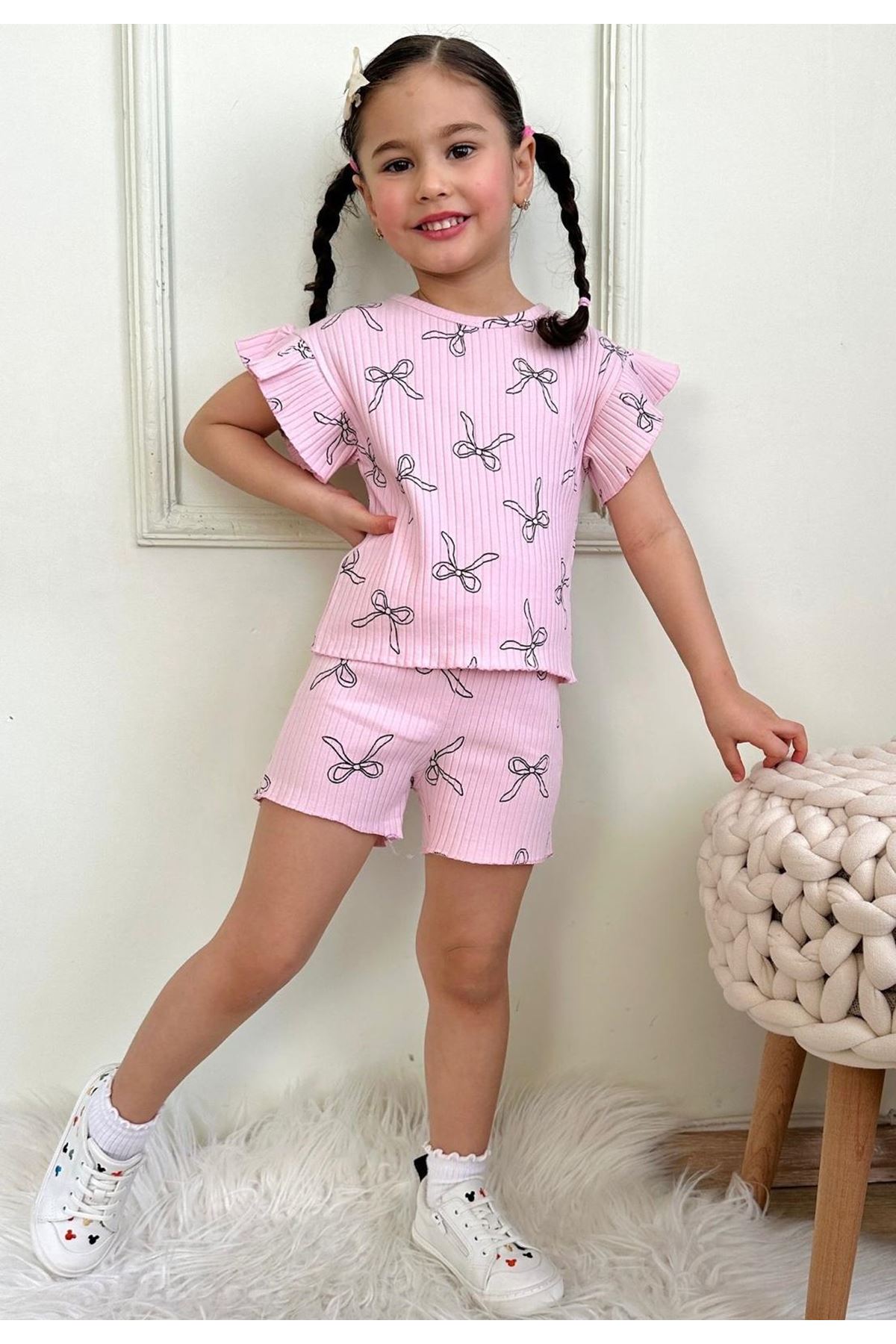 PJKSKT Fiyonk Desen Pembe Fitilli Kumaş Fırfırlı Kollu Şortlu Kız Çocuk Kısa Kol Takım 7637-P