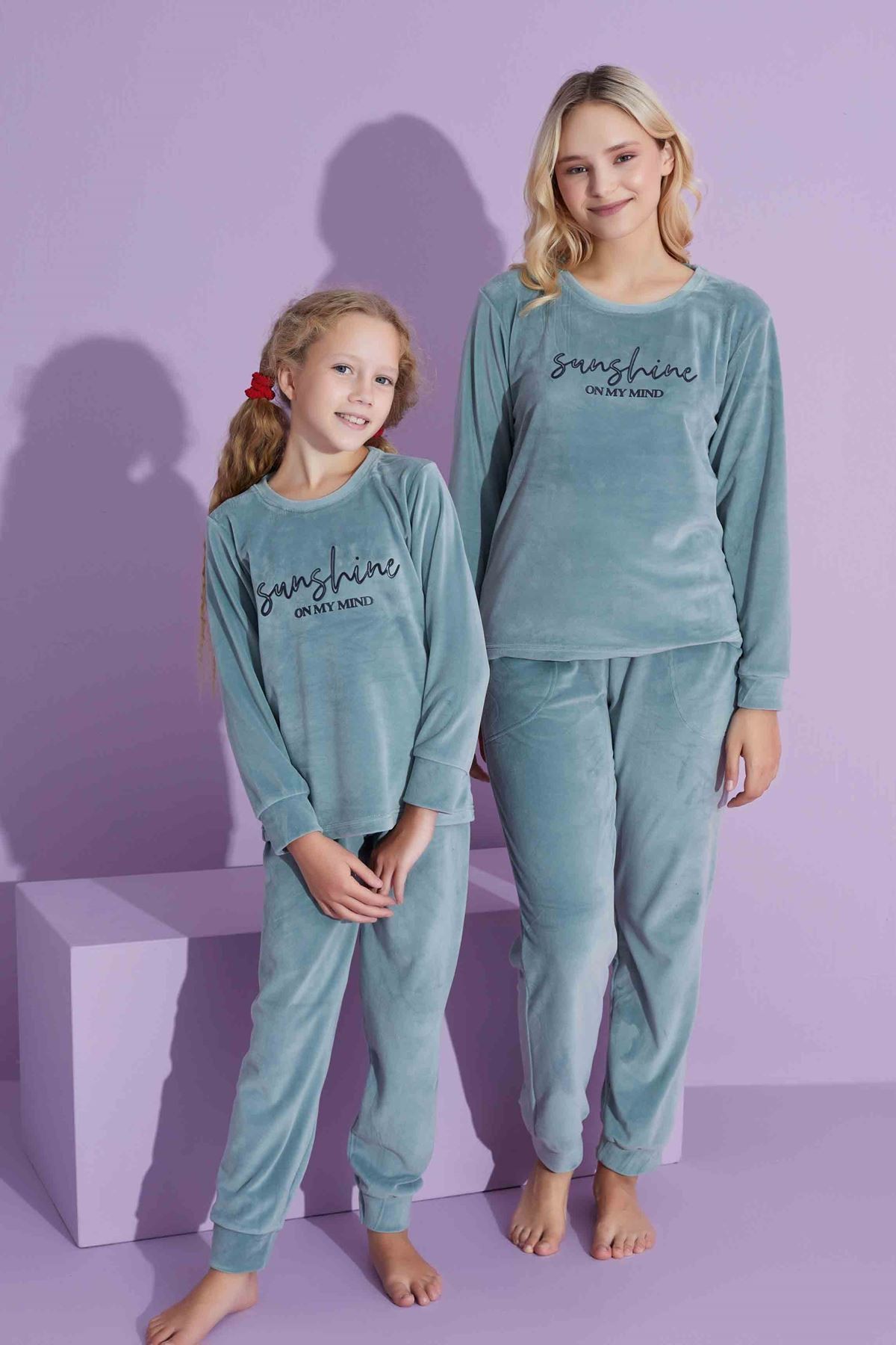 TARP Yeşil Kadife Kız Çocuk Pijama Takımı 5-15 Yaş 2787-2788-3-Y