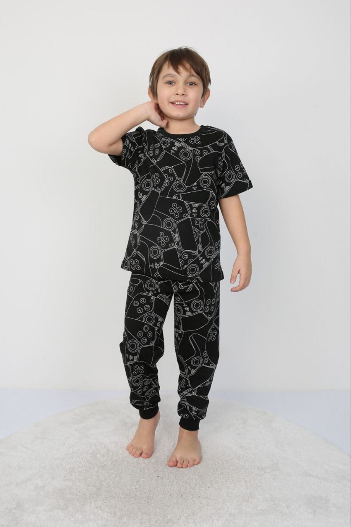 İSOB Siyah Atary Desenli %100 Pamuk Erkek Çocuk Kısa Kollu Pijama Takımı 8-13 Yaş 41502-S