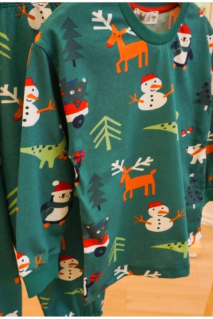 İSOB Yeşil Yeni Yıl Desenli %100 Pamuk Kız ve Erkek Çocuk Pijama Takımı 3-13 Yaş 42228-Y