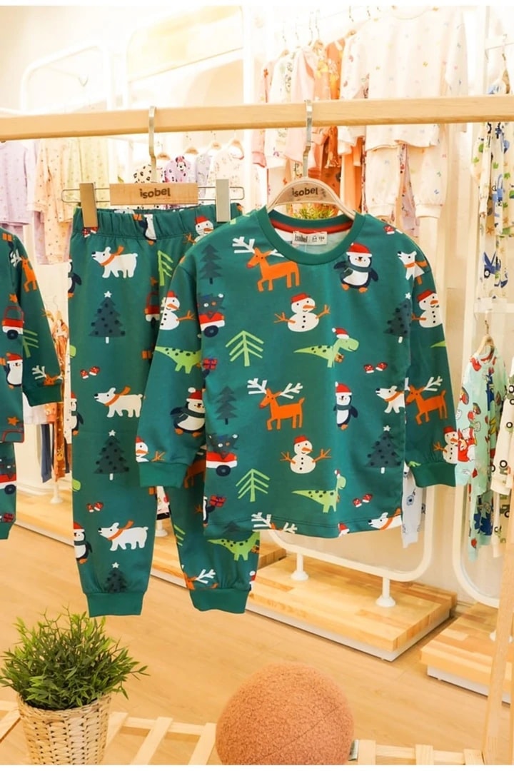 İSOB Yeşil Yeni Yıl Desenli %100 Pamuk Kız ve Erkek Çocuk Pijama Takımı 3-13 Yaş 42228-Y