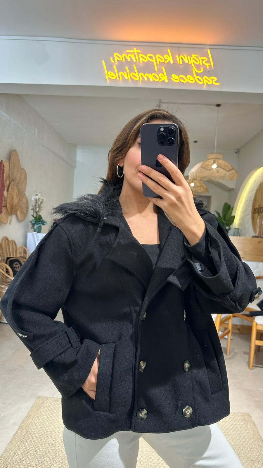 Lüx Kalite Yakası Kürklü Kaşe Kaban - siyah