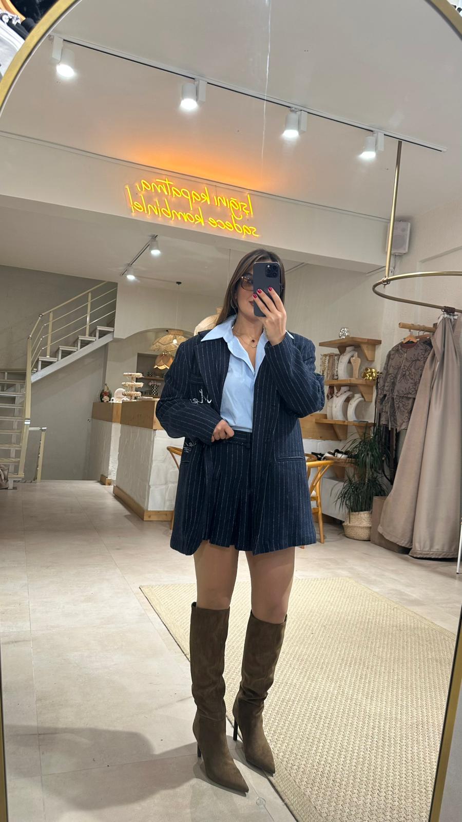 Etek Görünümlü Lacivert Şort