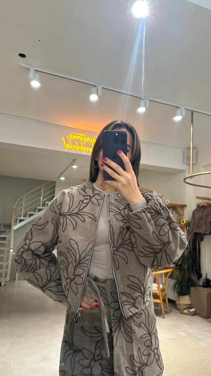 Çiçek İşlemeli Fermuarlı Ceket