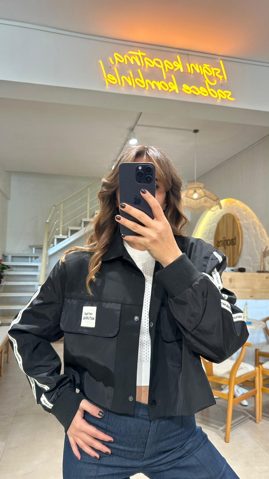 Kolları Şerit Tasarım Ceket