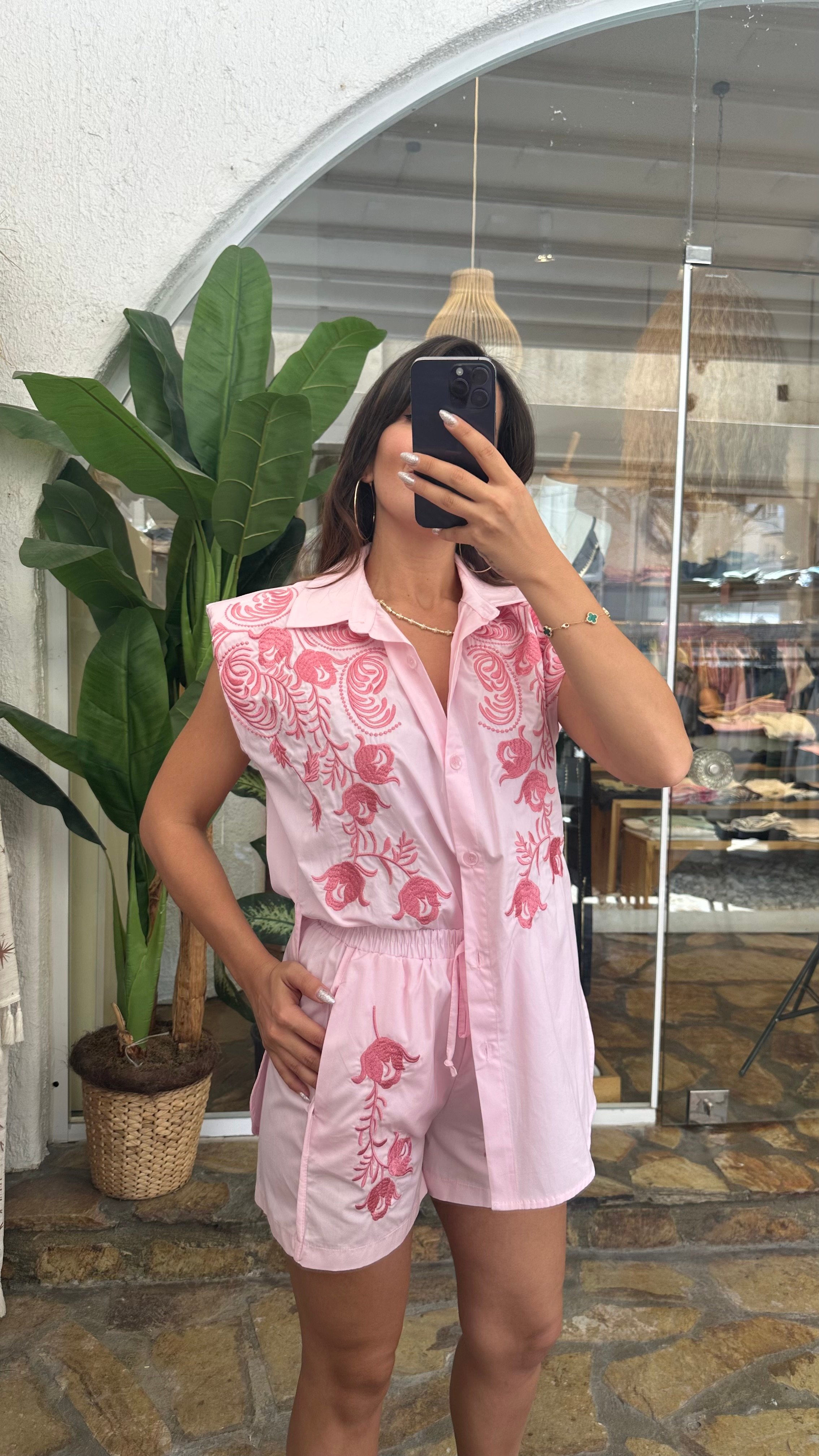 Çiçek nakışlı şort gömlek takım  - pembe