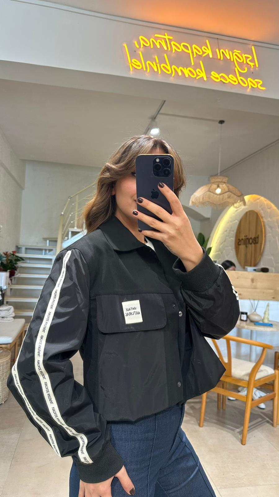 Kolları Şerit Tasarım Ceket