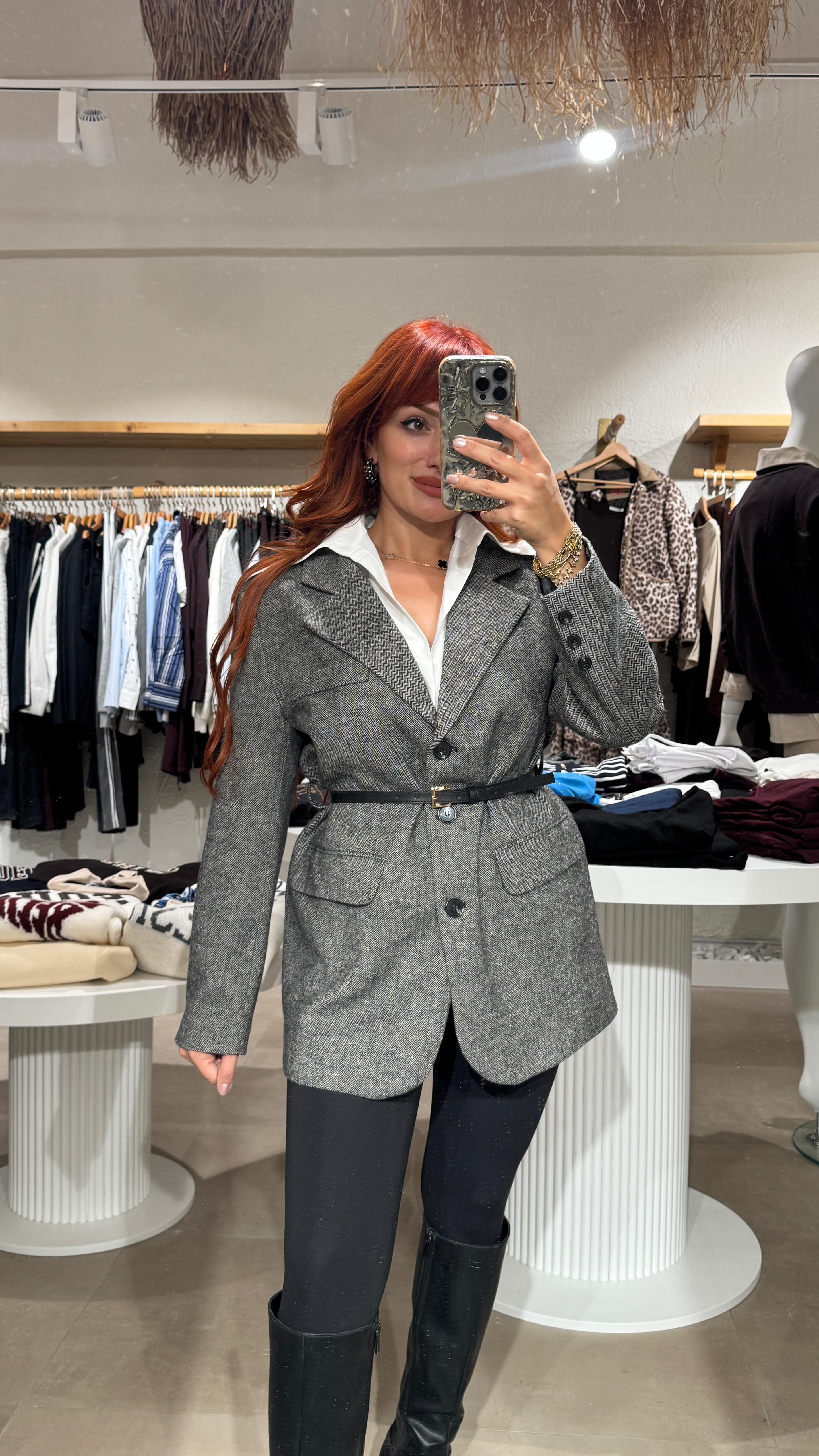 Gömlek detay kemerli blazer 