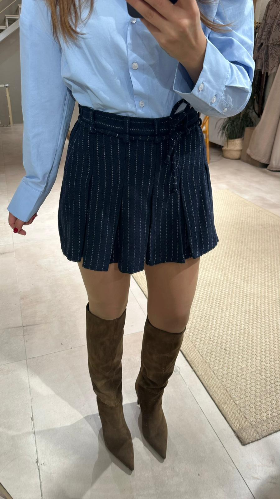 Etek Görünümlü Lacivert Şort