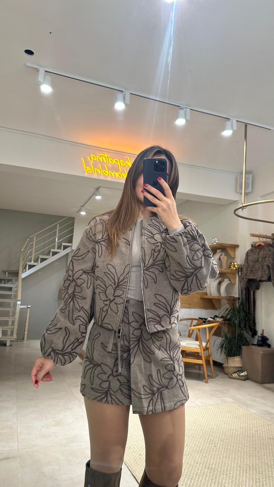 Çiçek İşlemeli Fermuarlı Ceket