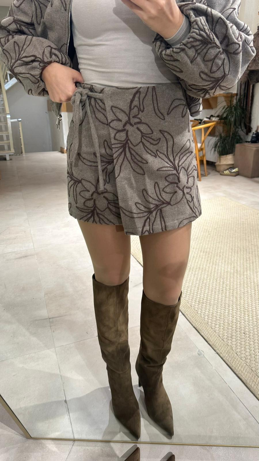 Çiçek İşlemeli Şort Etek