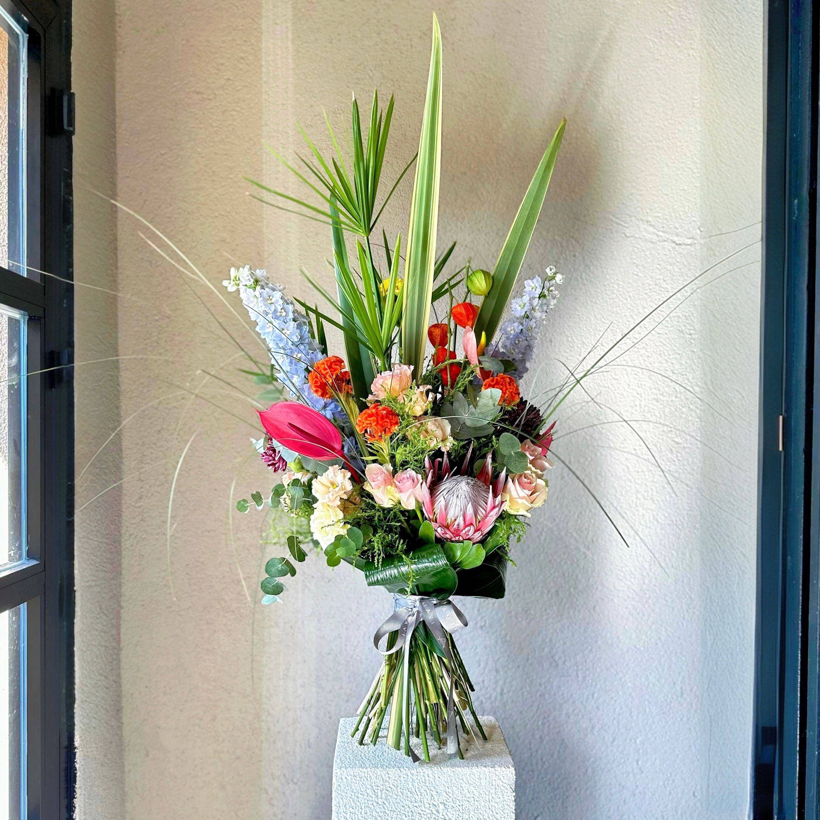 Rustic Protea Delight Premium Buket