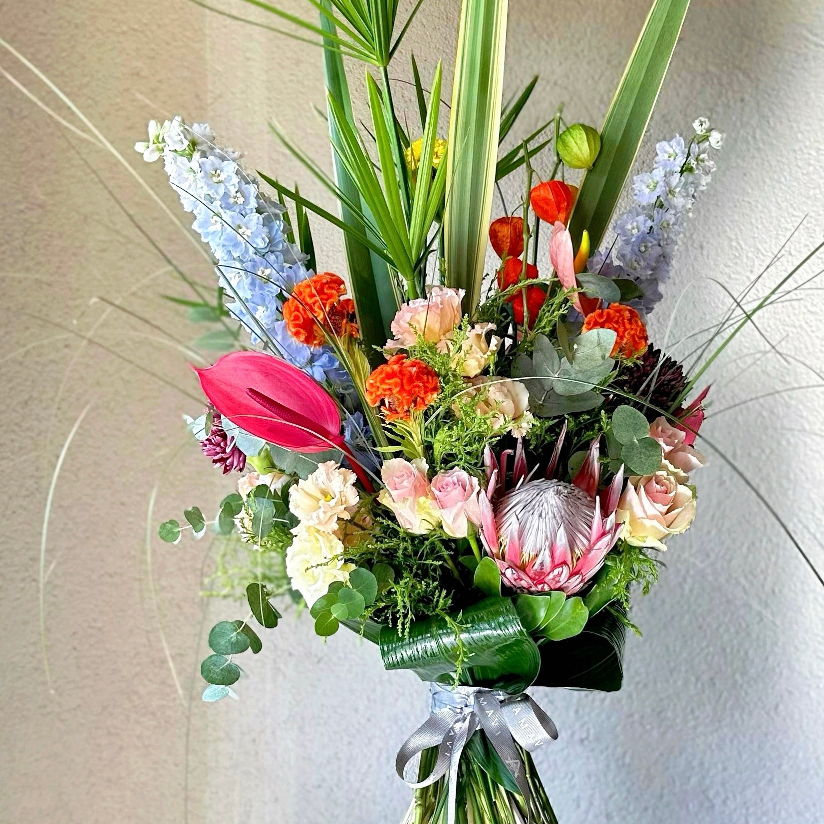 Rustic Protea Delight Premium Buket