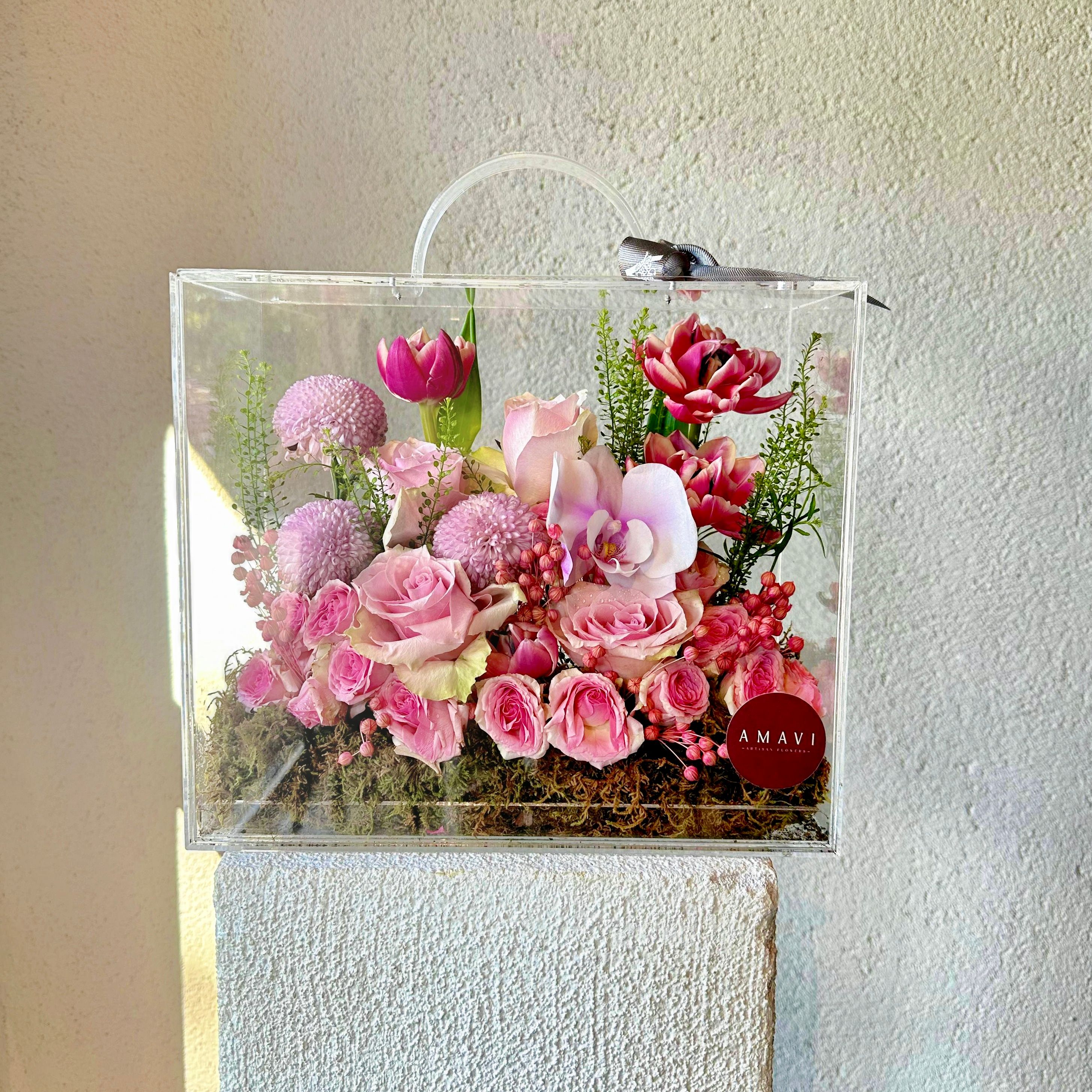 Pretty in Pink Bloom Bag Pleksi Çantada Pembe Laleler