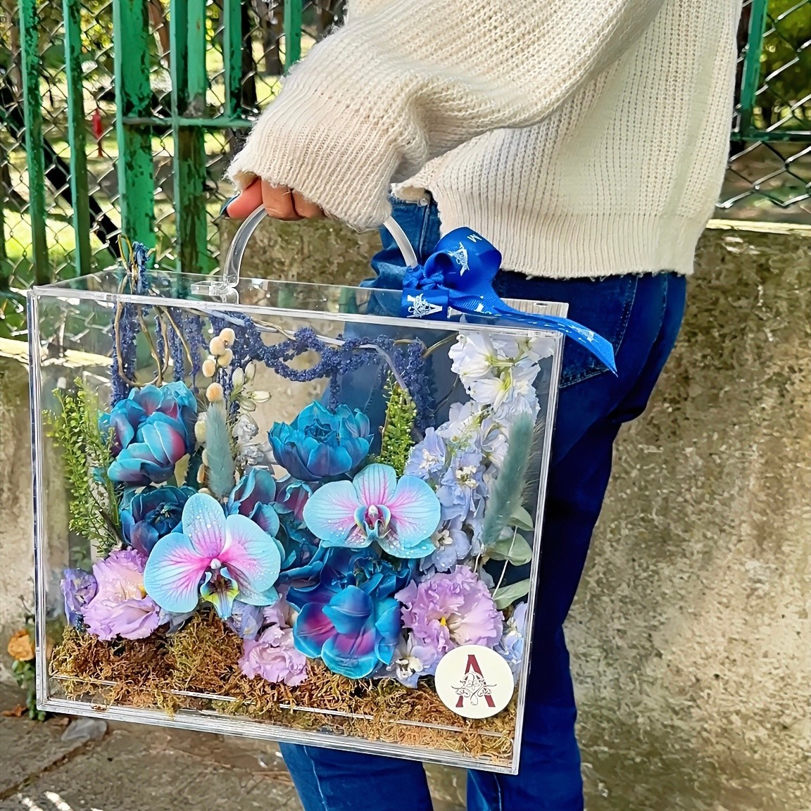 Velvet Azure Bloom Bag Pleksi Çantada Galaksi Laleler