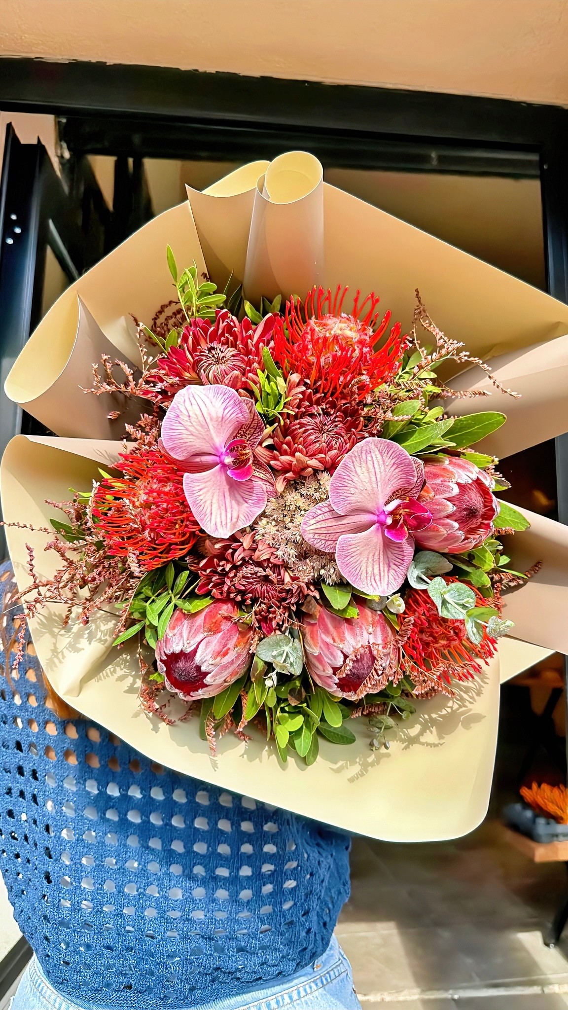 Queen of Blooms Protea Buketi