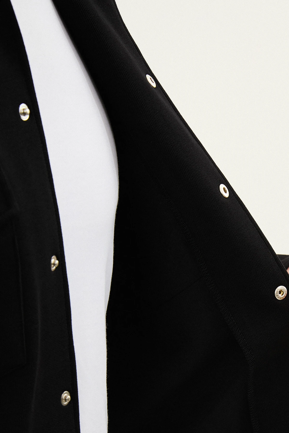 Çizgli Slim Fit Gömlek Yaka Çıtçıtlı Mont İpli Pantolon Takım