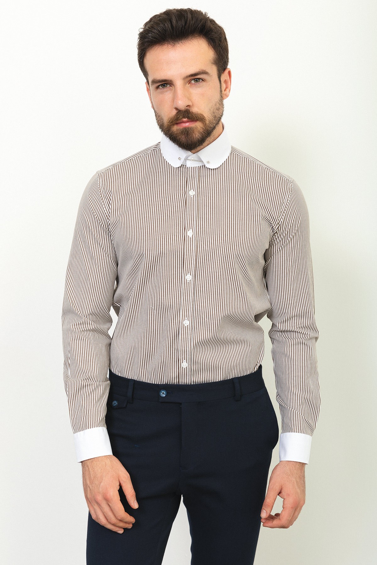 Çizgili Slim Fit Bebe Yaka Klasik Erkek Gömlek - Kahverengi-Beyaz