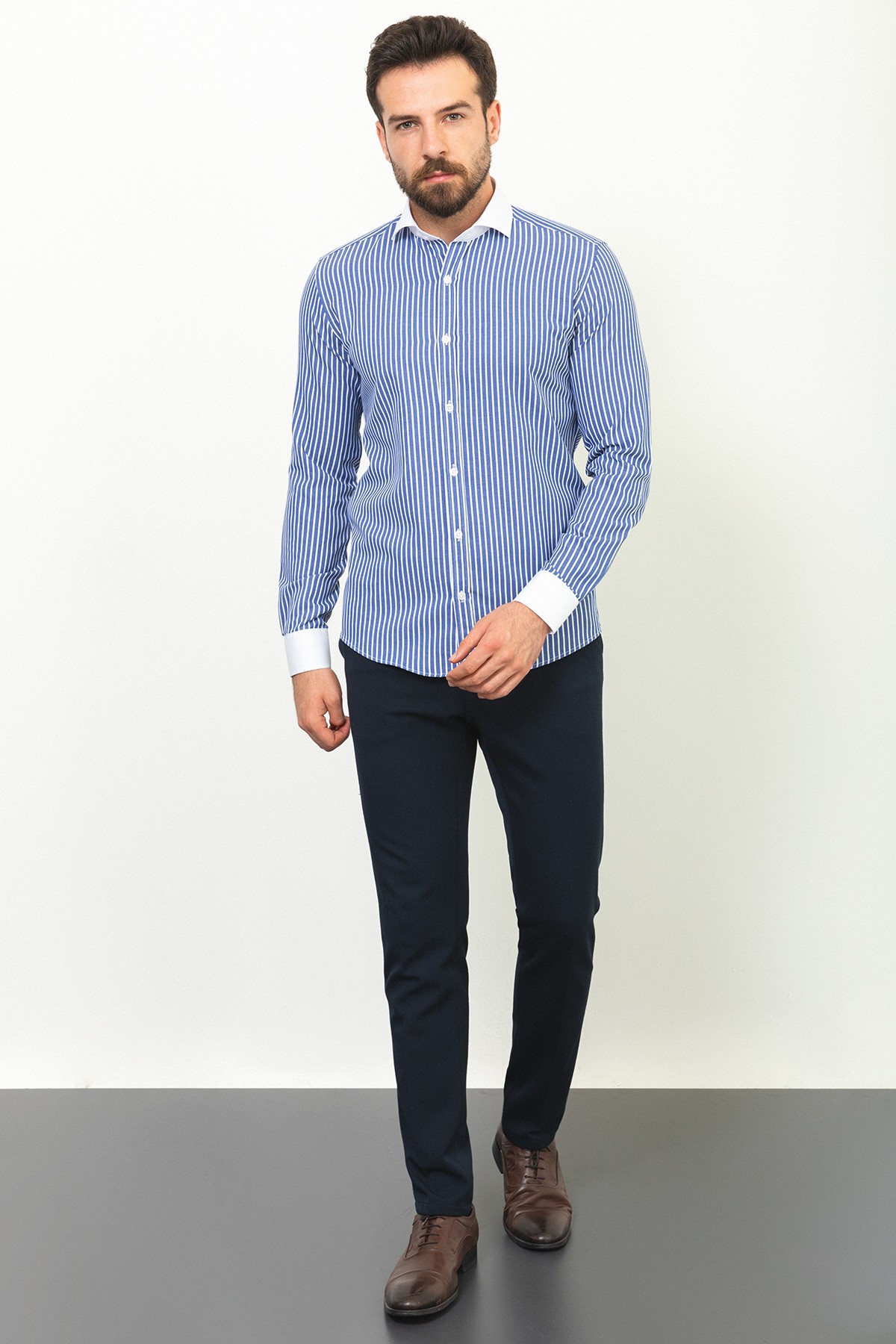 Çizgili Slim Fit İtalyan Yaka Erkek Gömlek - Lacivert-Beyaz