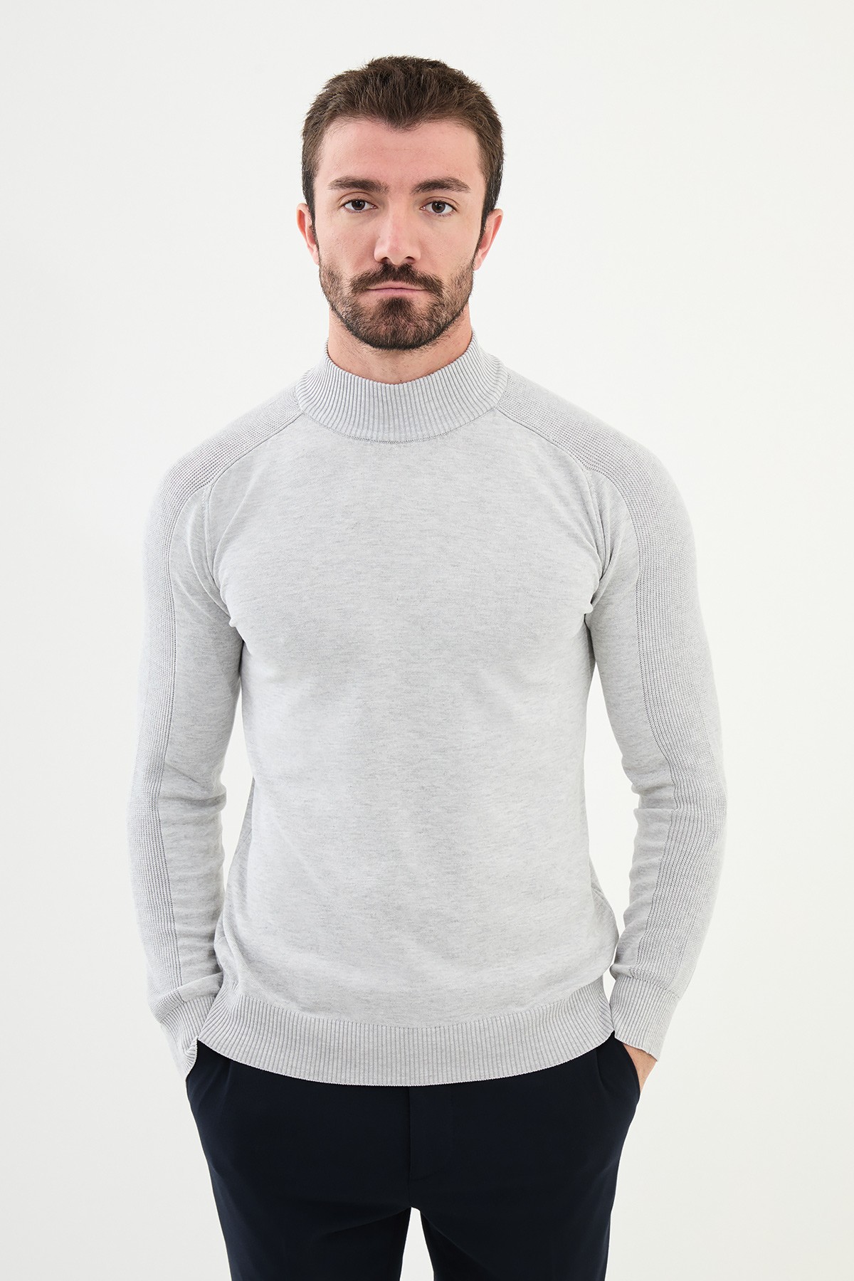 Düz Slim Fit Yarım Balıkçı Yaka Erkek Triko Kazak