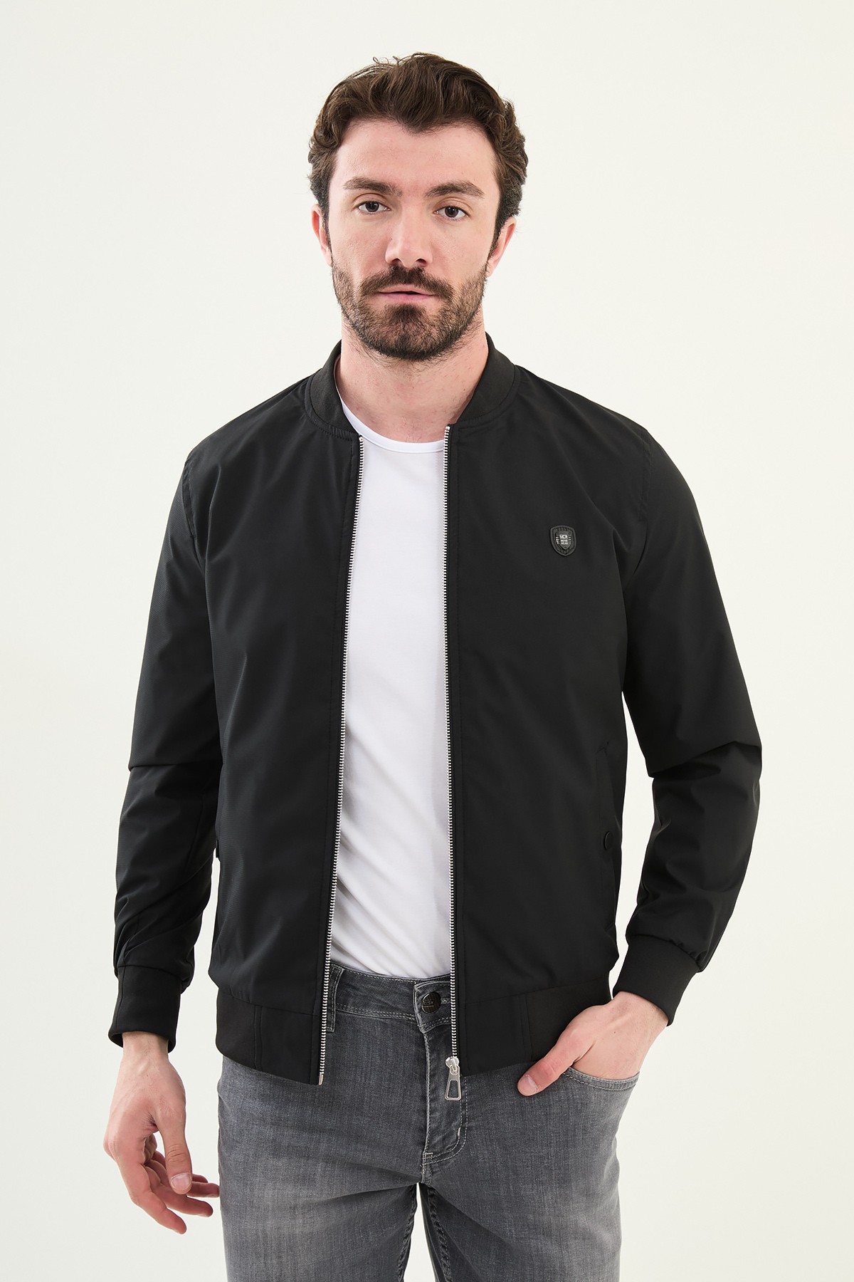 Mont Pilot Yaka