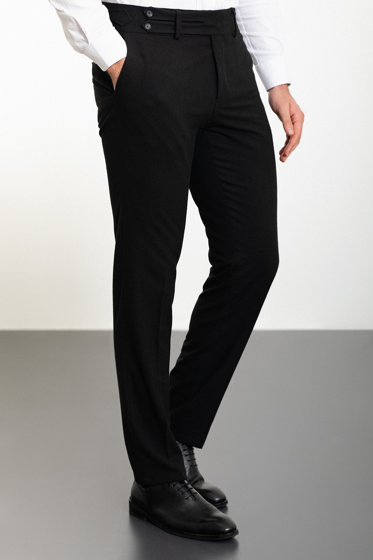 Düz Slim Fit Kemer Detaylı Tokalı Erkek Pantolon - Siyah