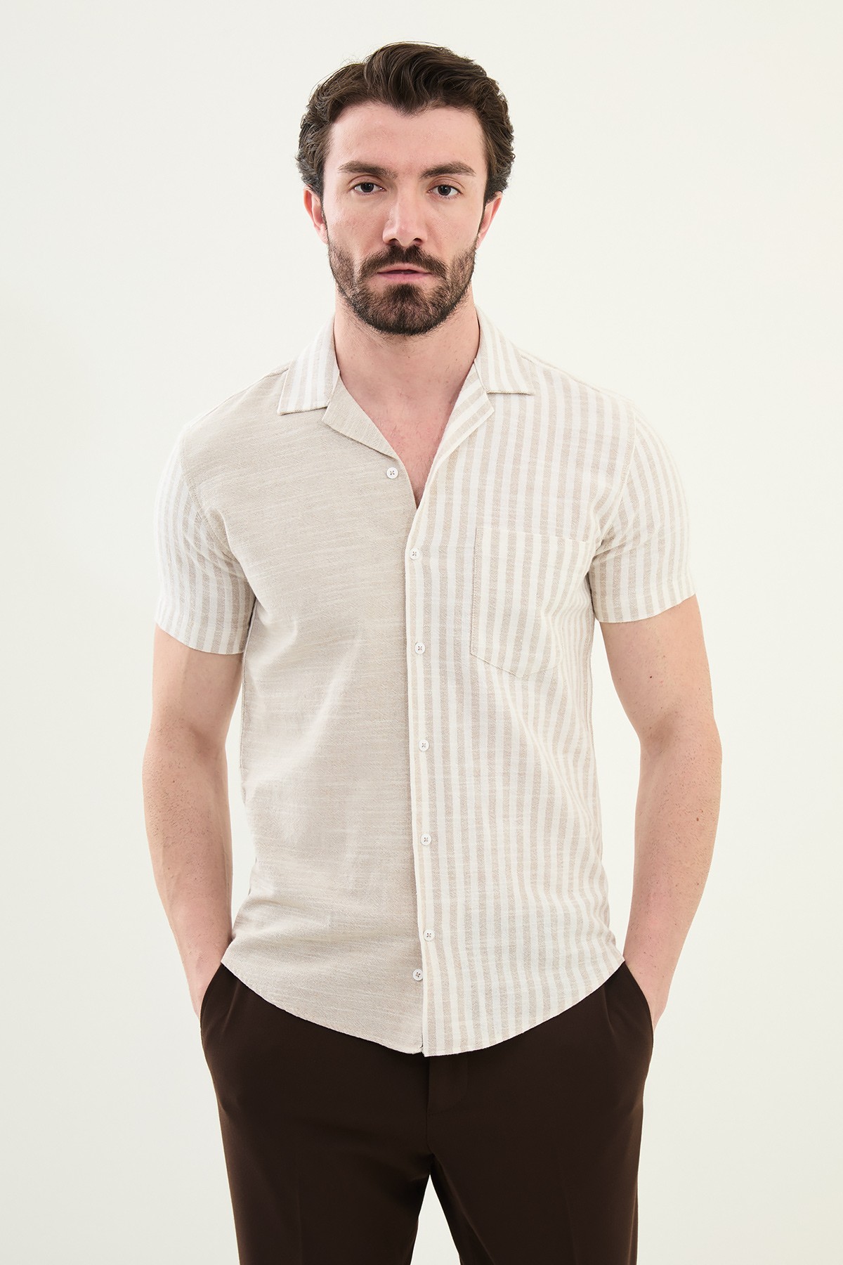 Parçalı Çizgili Slim Fit Apaç Yaka %100 Keten Kısa Kollu Erkek Gömlek - Bej