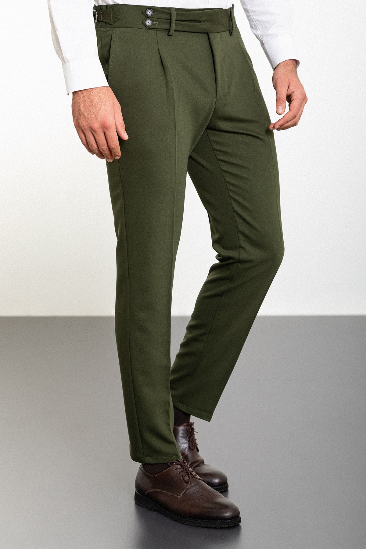 Düz Super Slim Fit Pileli Kemer Detaylı Tokalı Erkek Pantolon - Haki