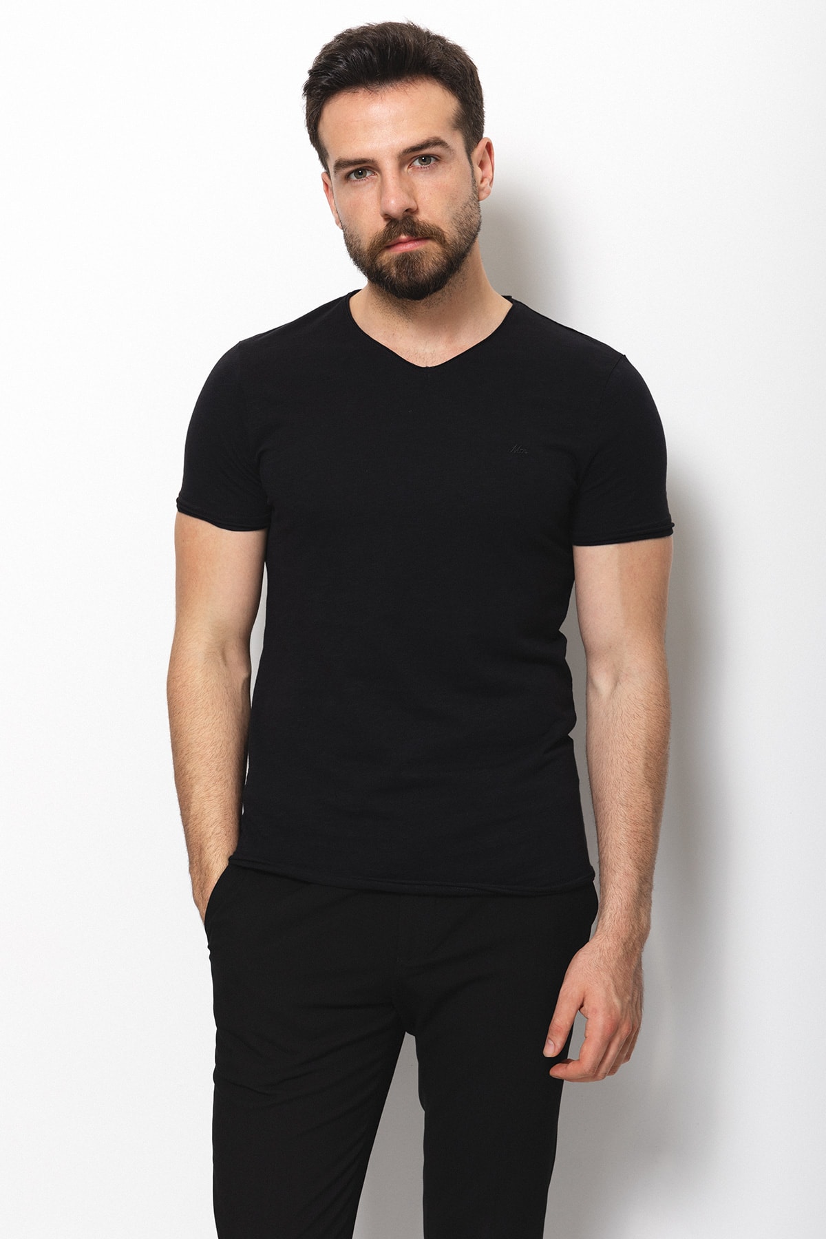 Desenli Slim Fit V Yaka Basic Erkek T-Shirt