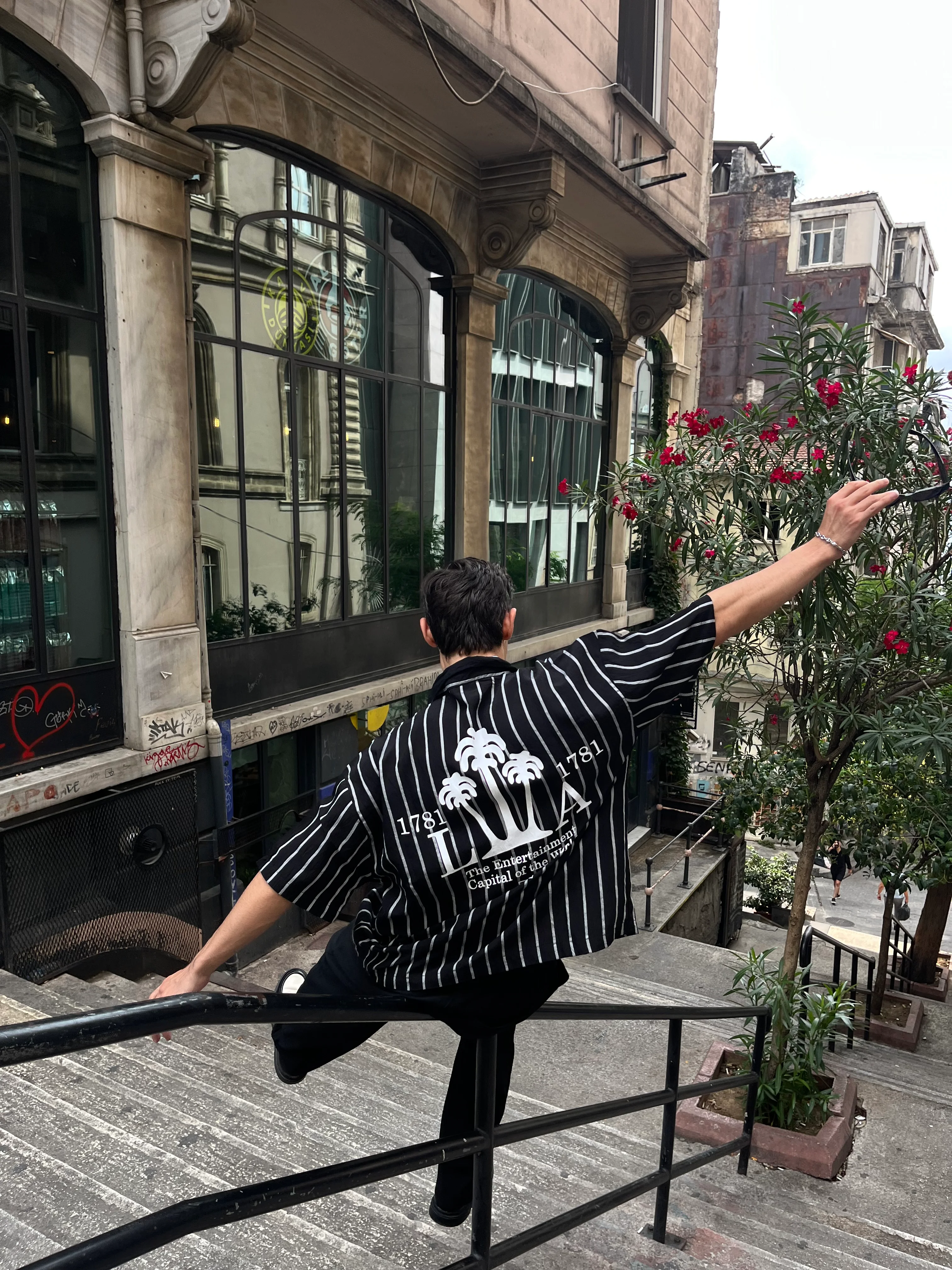 Çizgili Hawaii Desenli Kısa Kollu Gömlek