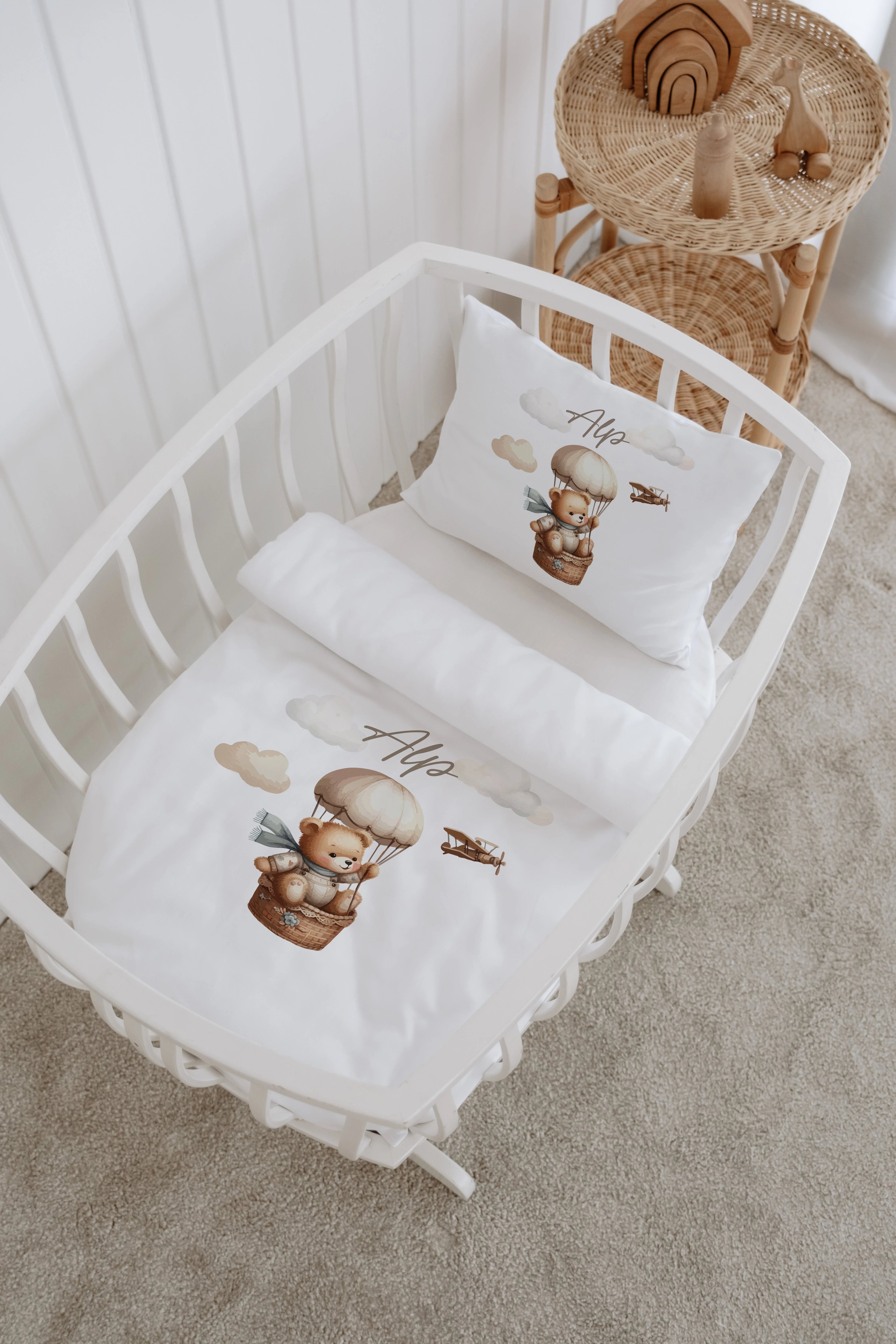 %100 Pamuk Saten Kişiye Özel İsimli Anne Yanı Beşik Nevresim Takımı 60x100 cm - M-018