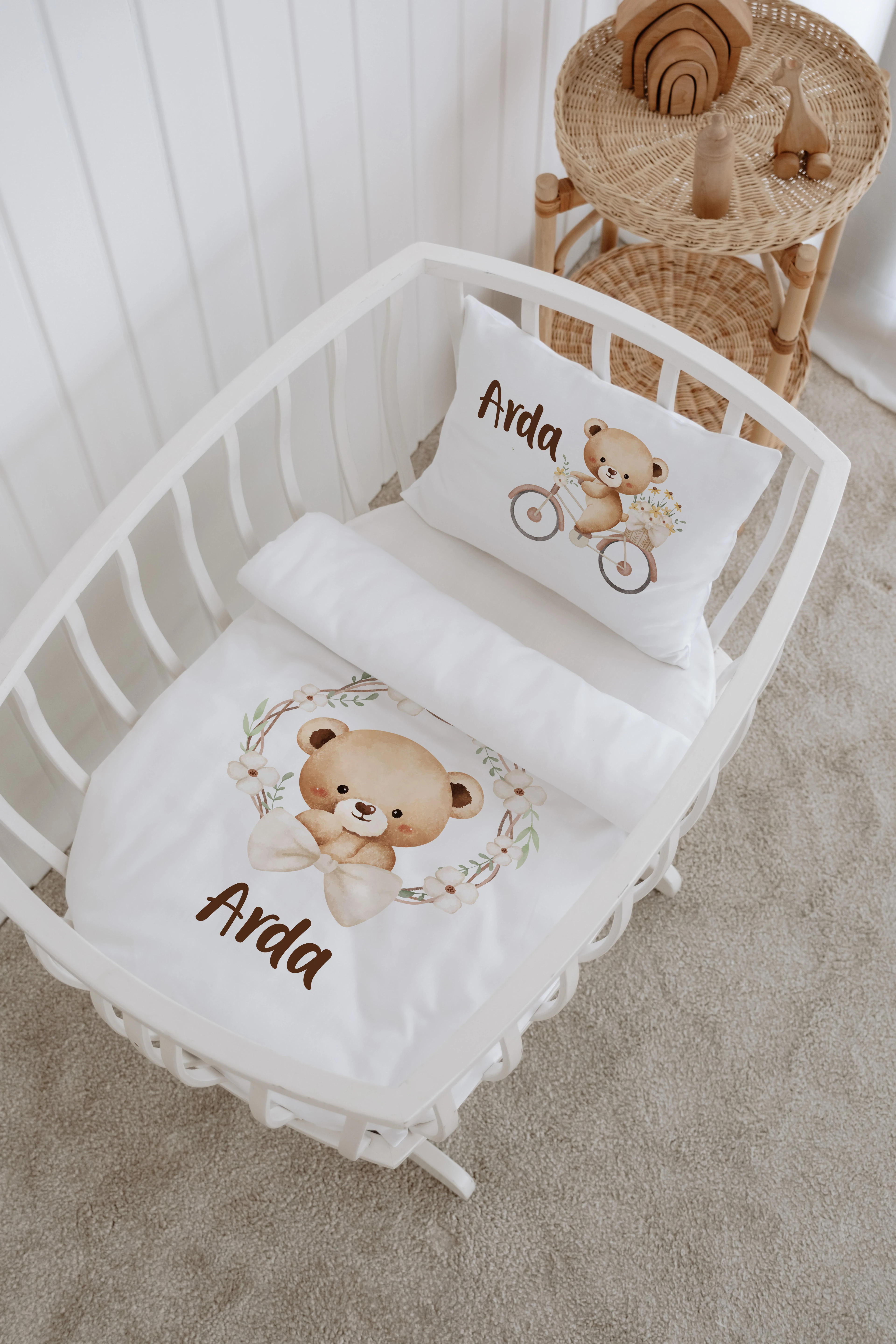 %100 Pamuk Saten Kişiye Özel İsimli Anne Yanı Beşik Nevresim Takımı 60x100 cm - M-014