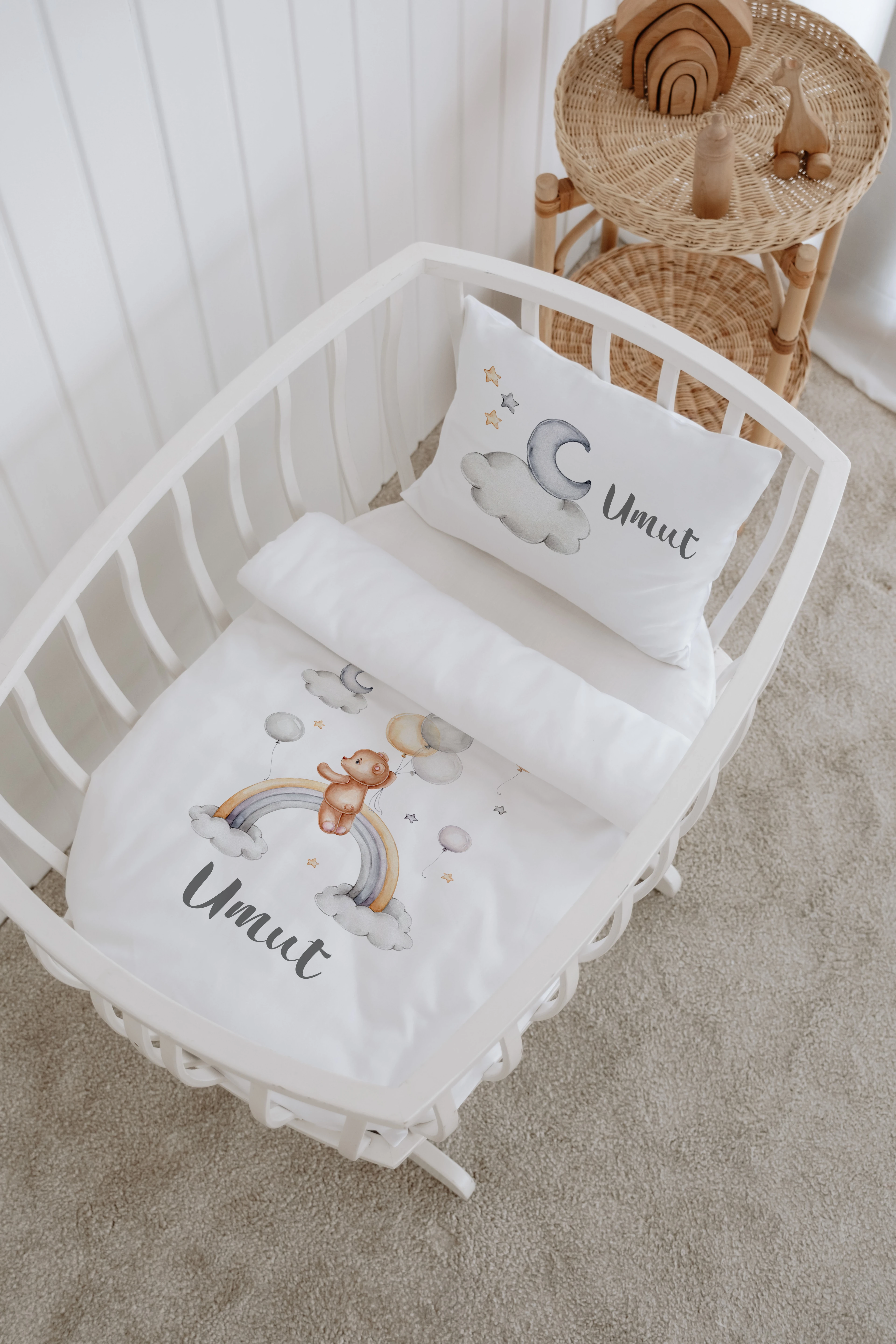 %100 Pamuk Saten Kişiye Özel İsimli Anne Yanı Beşik Nevresim Takımı 60x100 cm - M-019