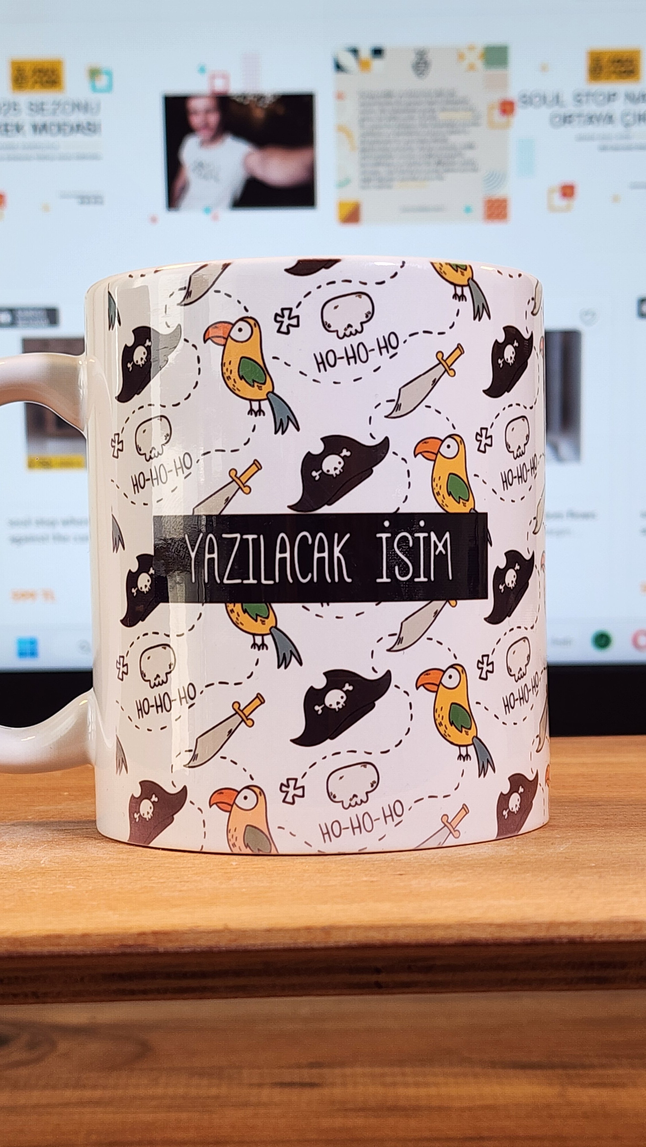  Korsan Haritası ve Papağan Desenli Kupa – İsime Özel Tasarım - Ücretsiz Kargo