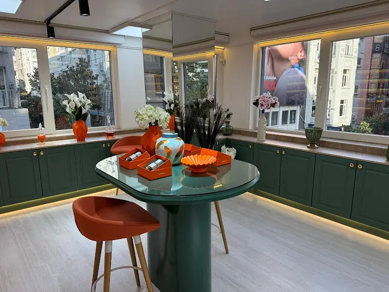 Anymo Paris