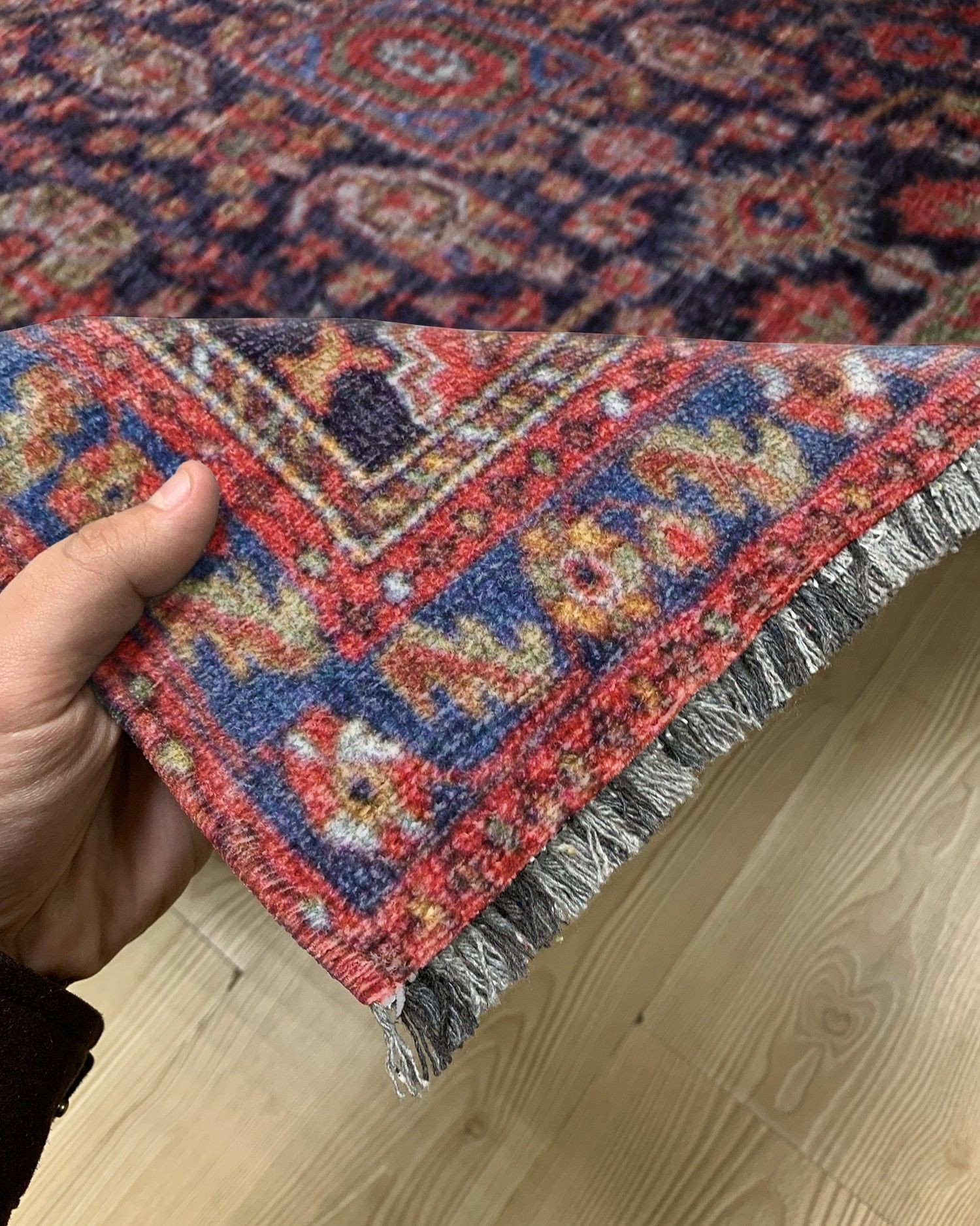 Montis Halı Loci 53001 Kırmızı Şönil Dokuma Renkli Eskitme Makine Halısı