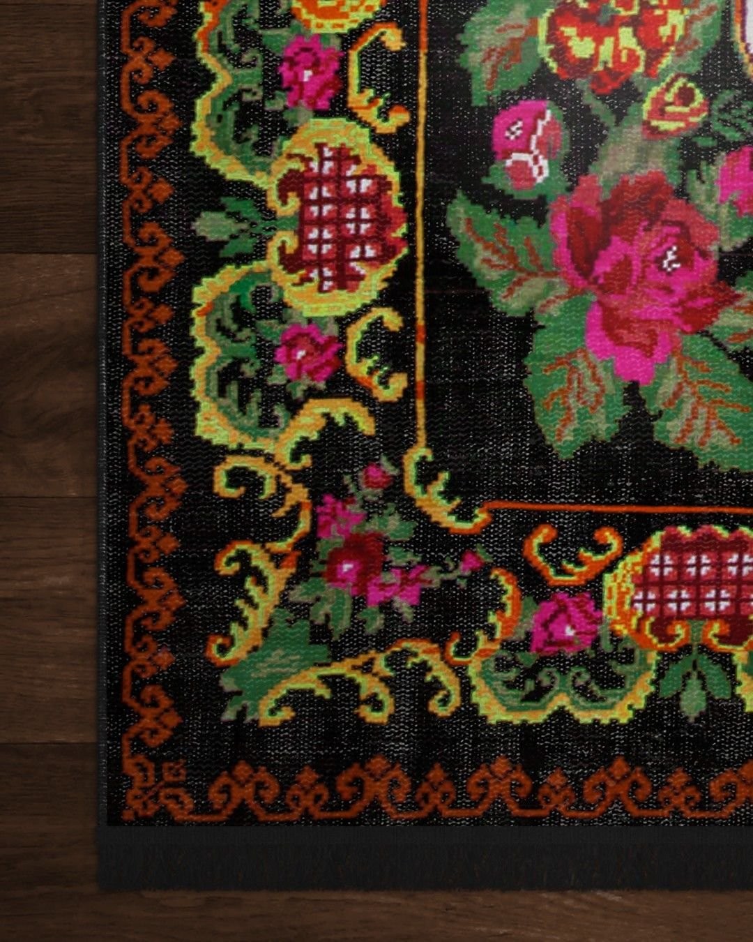 Montis Halı Flores 200027 Siyah Parlak Yumuşak Dokuma Taban Renkli Karabağ Halı