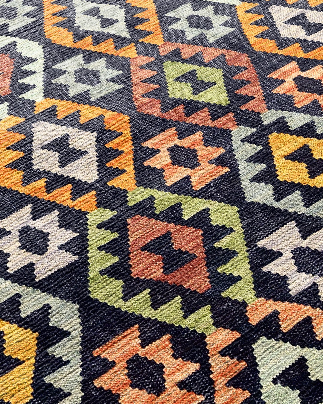 Montis Halı Vivere 35015 Siyah Dokuma Taban Etnik Kilim Halı