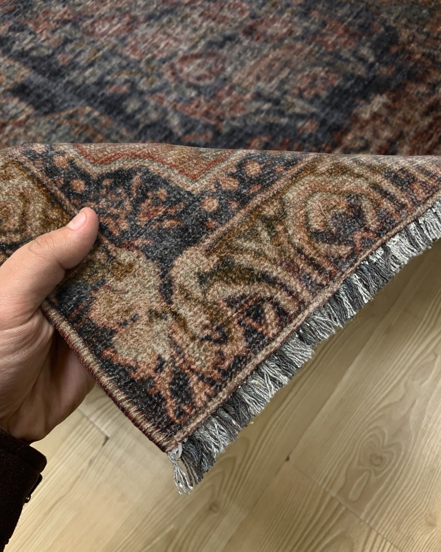 Montis Halı Diem 63017 Siyah Karabağ Şönil Dokuma Renkli Makine Halısı