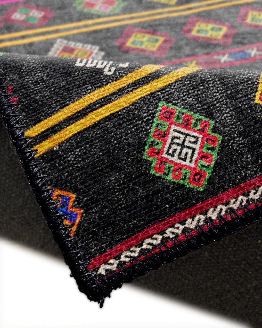 Montis Halı Vivere 35001 Siyah Dokuma Taban Etnik Kilim Halı
