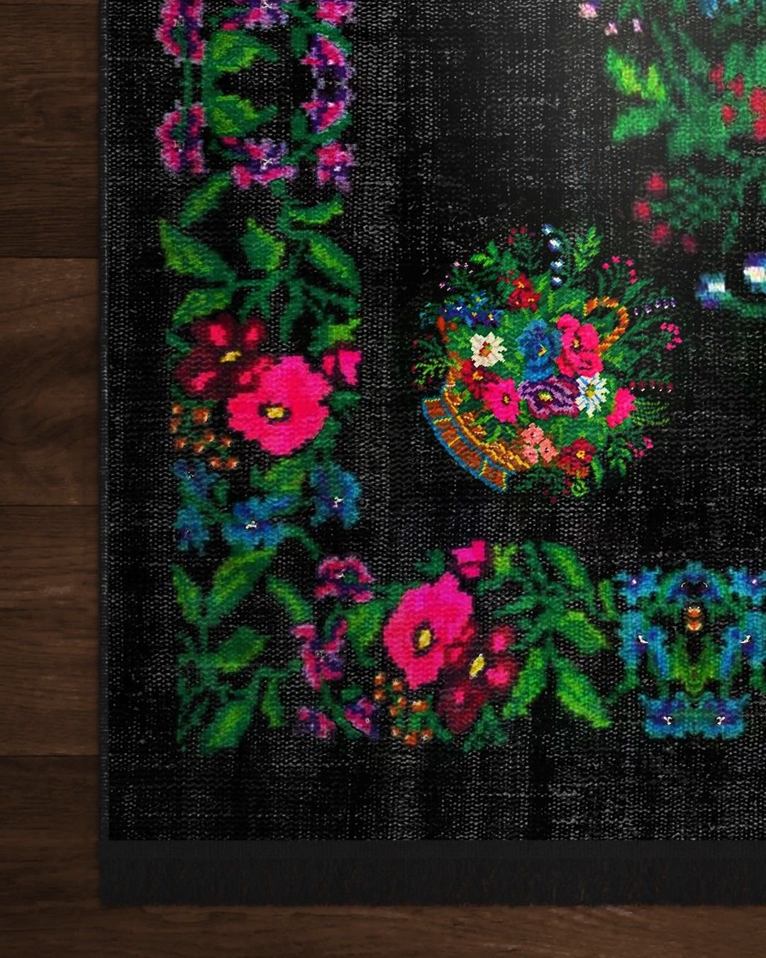 Montis Halı Flores 200023 Siyah Parlak Yumuşak Dokuma Taban Renkli Karabağ Halı