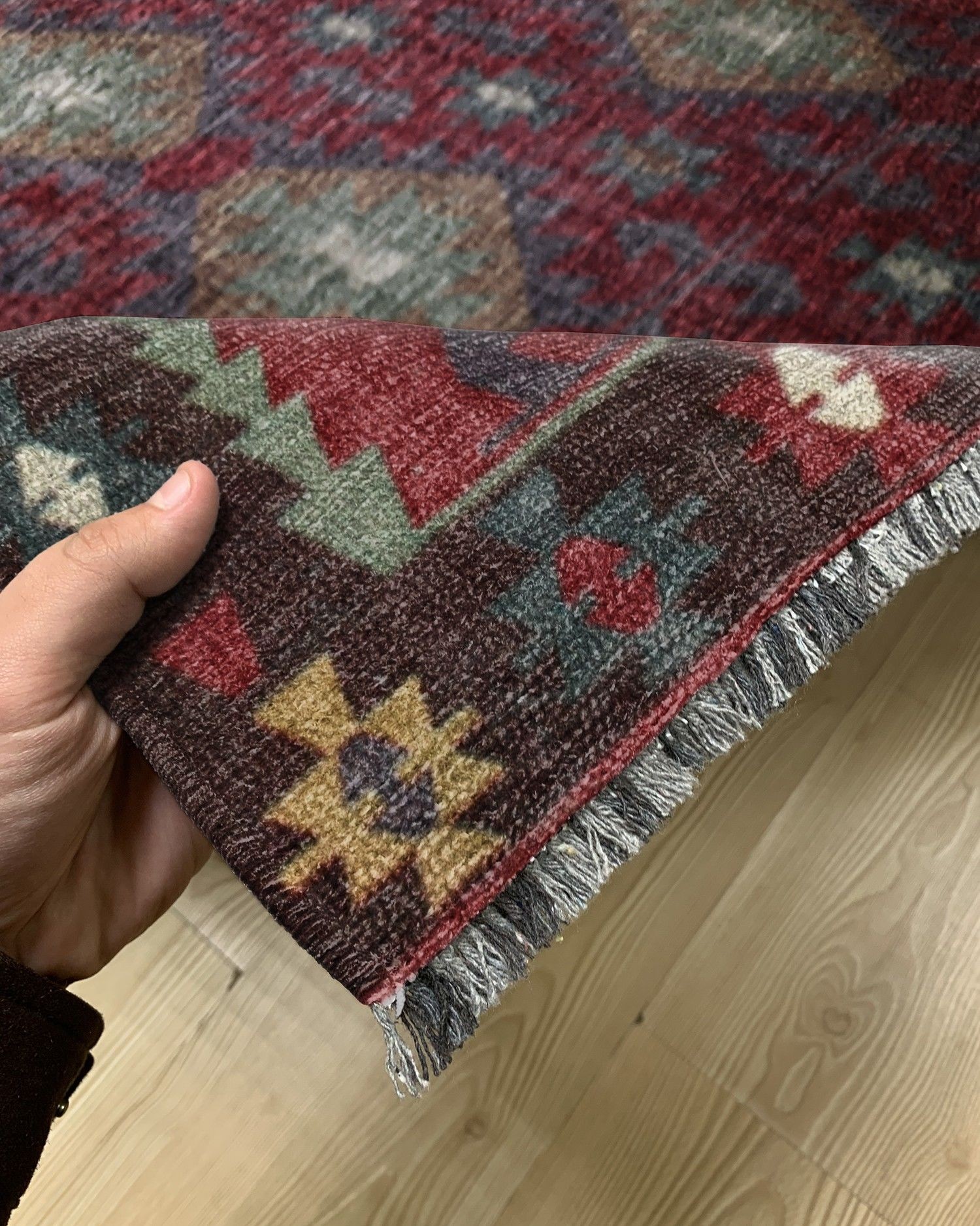 Montis Halı Vivere 35021 Bordo Şönil Dokuma Renkli Kilim Desenli Makine Halısı