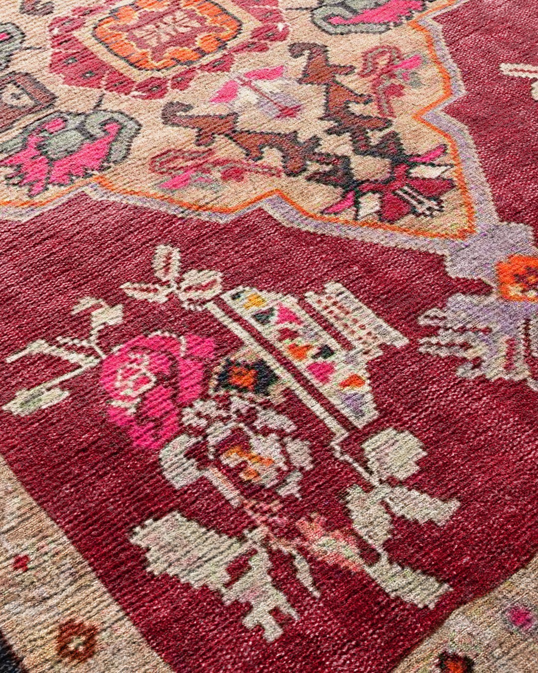 Montis Halı Patriam 38039 Kırmızı Dokuma Taban Etnik Halı