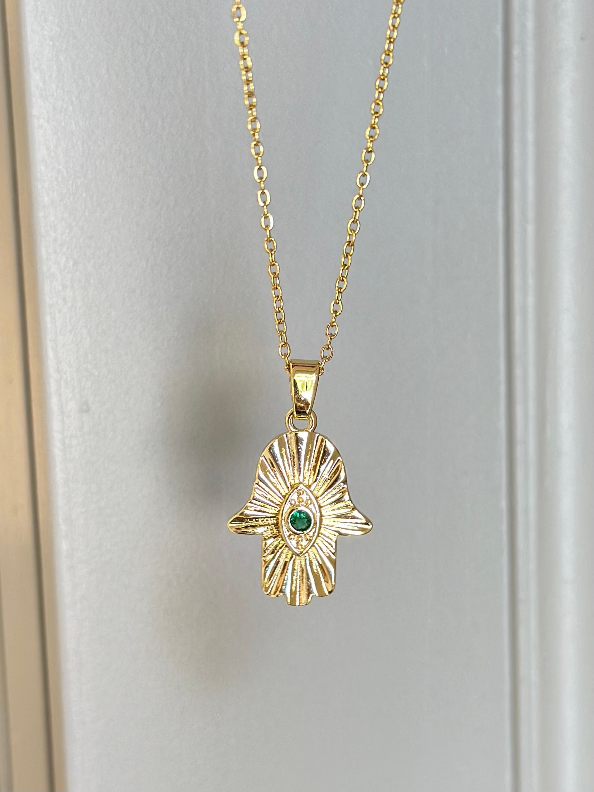 Yeşil Taşlı Gold Hamsa Kolye