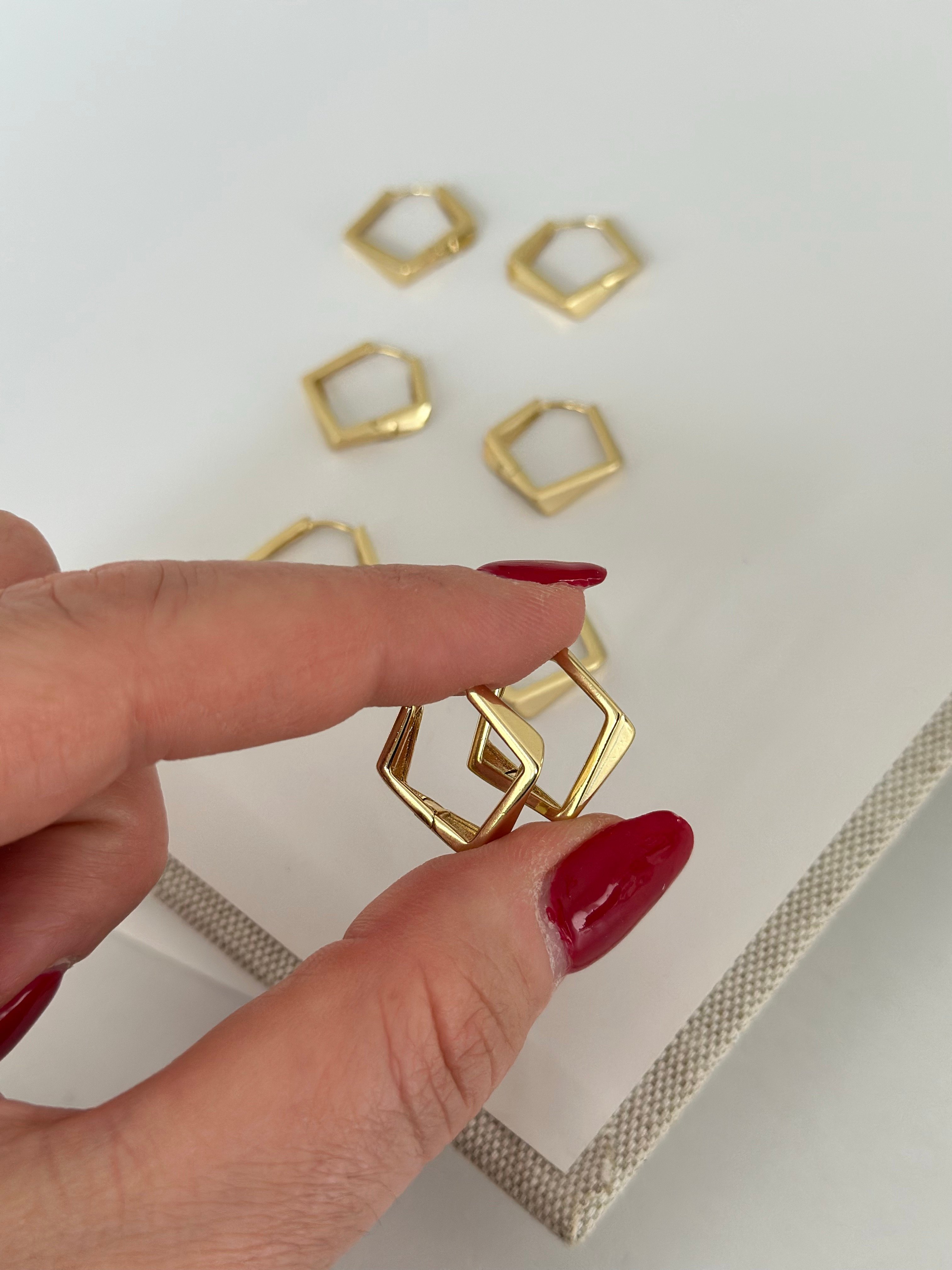 14K Renk Dörtgen Altın Model Küpe