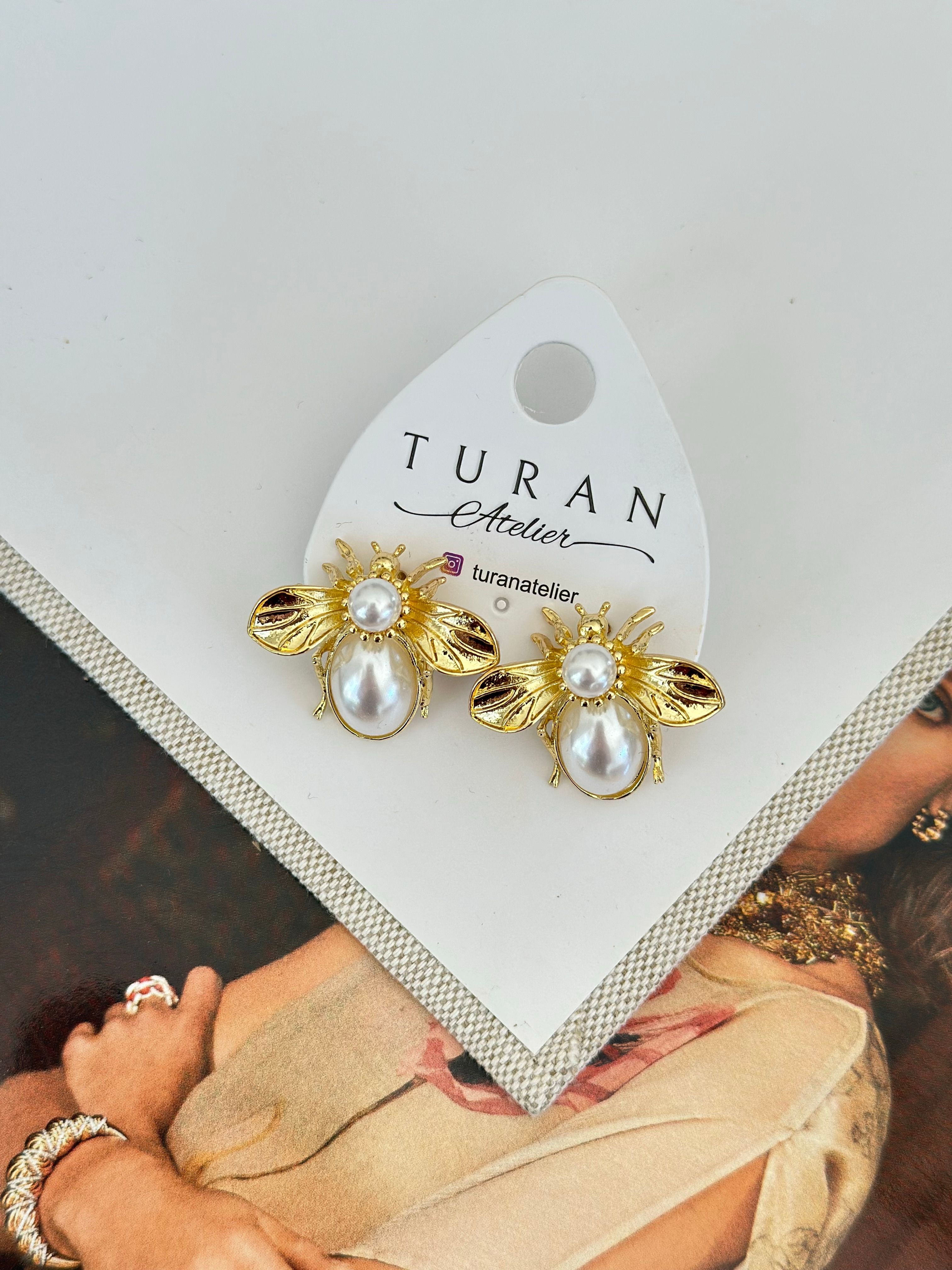 İnci Detay Gold Arı Küpe